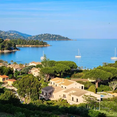 T2 Pour 4 Personnes Avec Terrasse, Vue Mer, Parking - Fr-1-803-36 Le Lavandou